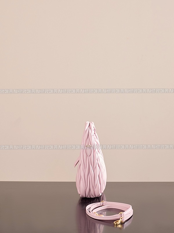 미우미우완더마테라세나파가죽호보백 20260317-122453-005루.jpg