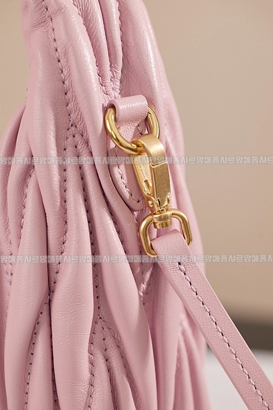 미우미우완더마테라세나파가죽호보백 20260317-122455-014루.jpg