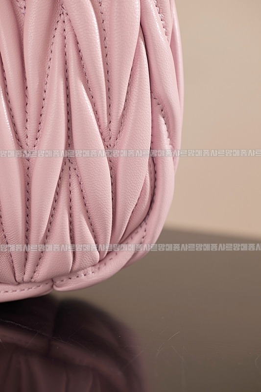 미우미우완더마테라세나파가죽호보백 20260317-122455-013루.jpg