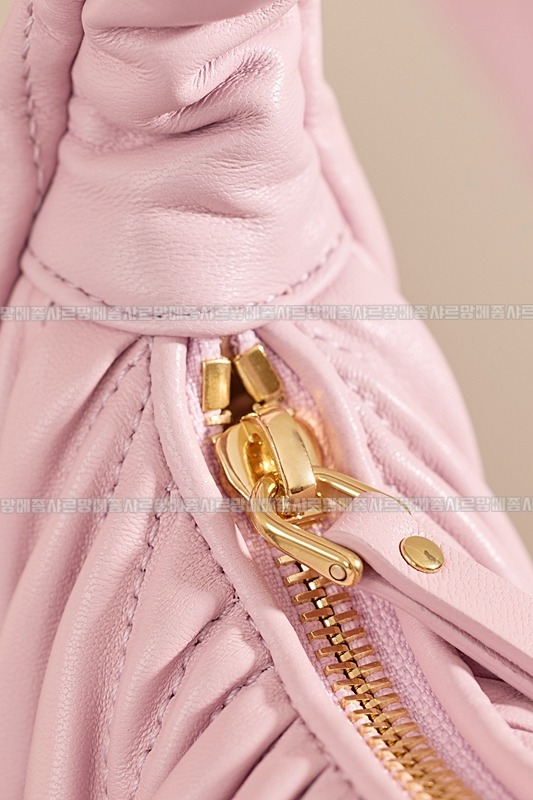 미우미우완더마테라세나파가죽호보백 20260317-122456-022루.jpg