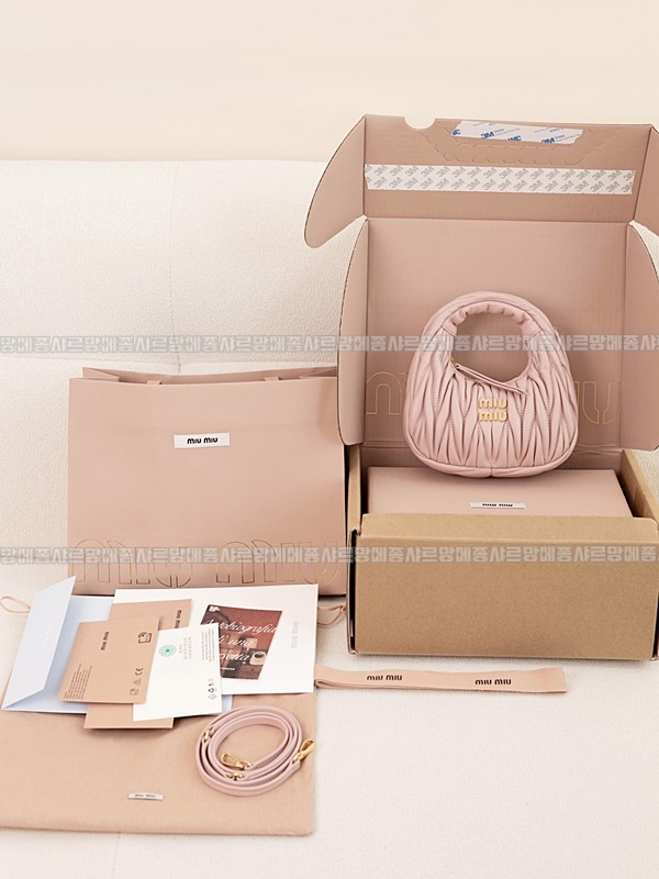 미우미우완더마테라세나파가죽호보백 20260317-122742-028루.jpg