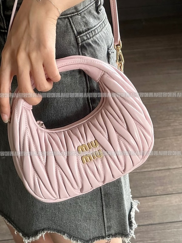 미우미우완더마테라세나파가죽호보백 20260317-122742-027루.jpg