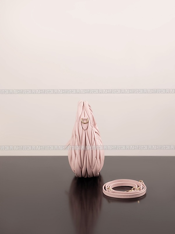 미우미우완더마테라세나파가죽호보백 20260317-122732-003루.jpg