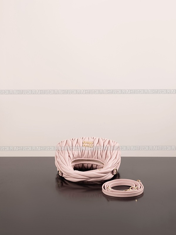 미우미우완더마테라세나파가죽호보백 20260317-122733-004루.jpg