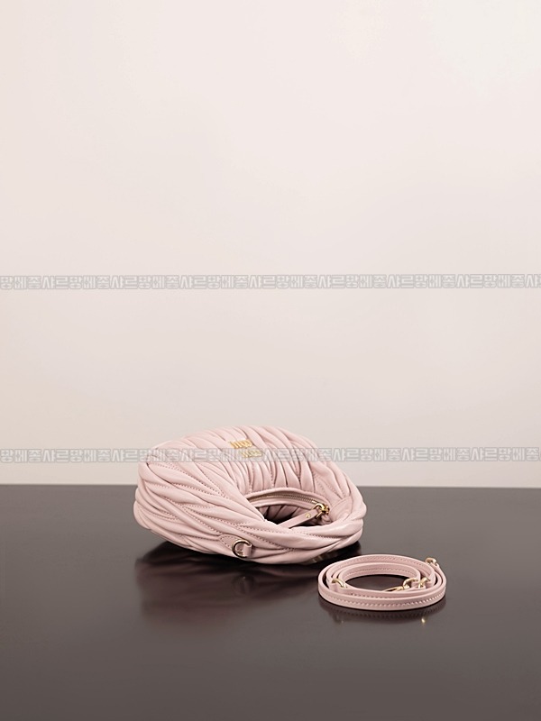 미우미우완더마테라세나파가죽호보백 20260317-122734-006루.jpg