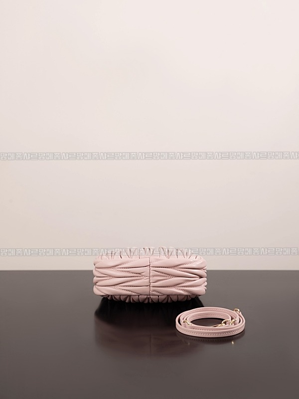 미우미우완더마테라세나파가죽호보백 20260317-122733-005루.jpg