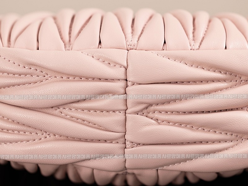 미우미우완더마테라세나파가죽호보백 20260317-122737-011루.jpg