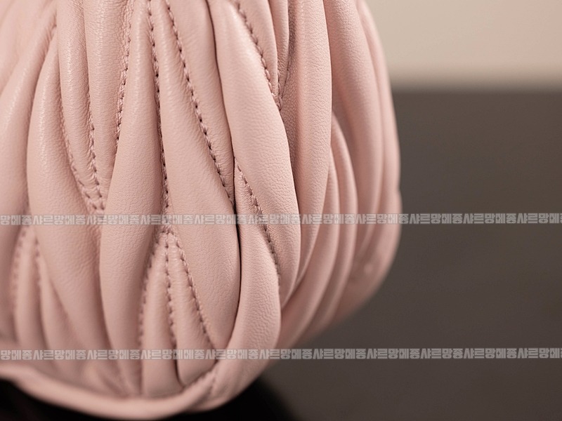 미우미우완더마테라세나파가죽호보백 20260317-122737-012루.jpg