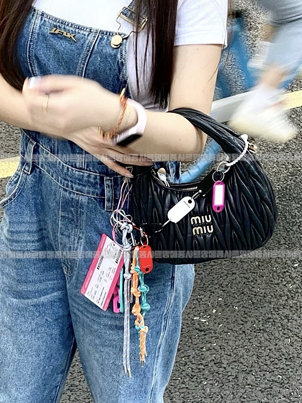 미우미우완더마테라세나파가죽호보백 20260317-122917-024루.jpg