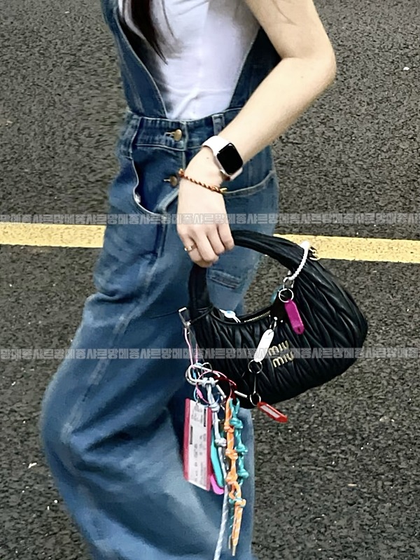 미우미우완더마테라세나파가죽호보백 20260317-122917-025루.jpg