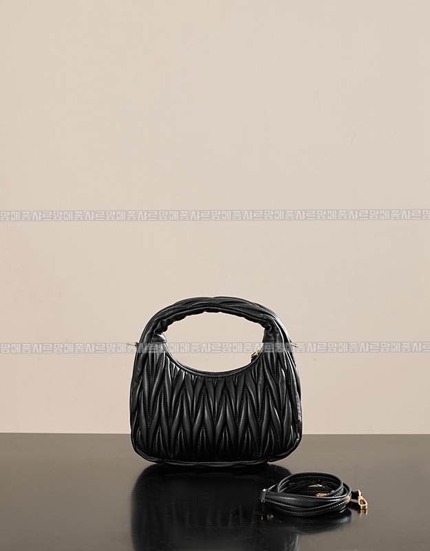 미우미우완더마테라세나파가죽호보백 20260317-122913-003루.jpg