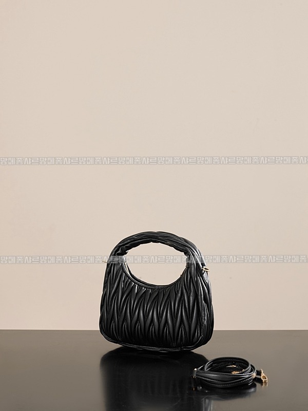 미우미우완더마테라세나파가죽호보백 20260317-122914-006루.jpg