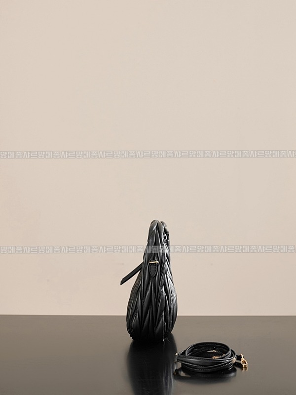 미우미우완더마테라세나파가죽호보백 20260317-122914-008루.jpg