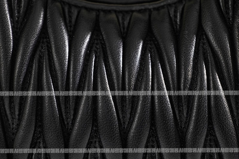 미우미우완더마테라세나파가죽호보백 20260317-122914-010루.jpg