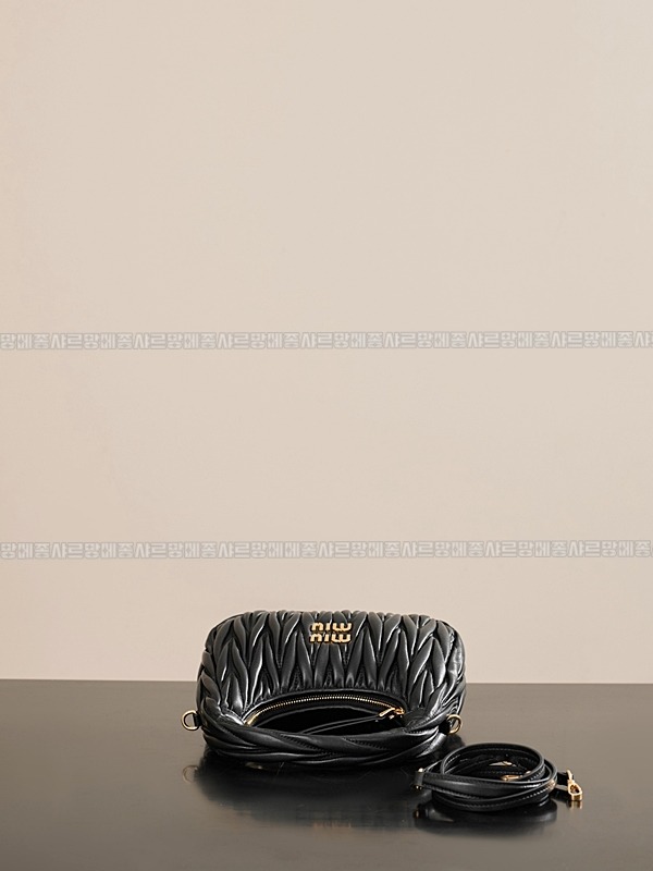 미우미우완더마테라세나파가죽호보백 20260317-122914-009루.jpg