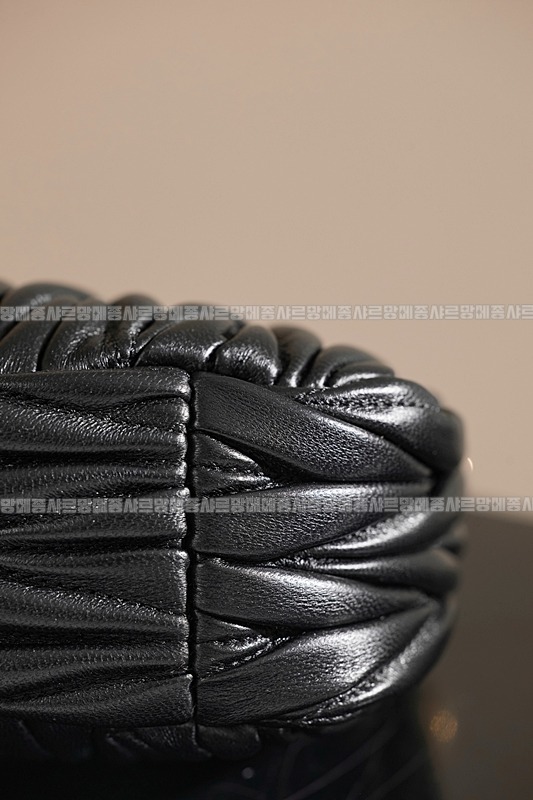 미우미우완더마테라세나파가죽호보백 20260317-122915-011루.jpg