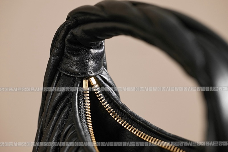 미우미우완더마테라세나파가죽호보백 20260317-122915-014루.jpg