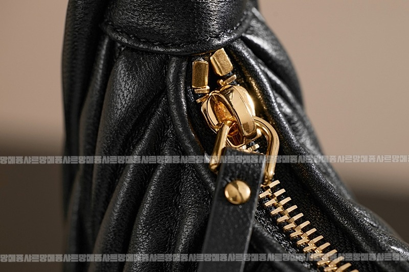 미우미우완더마테라세나파가죽호보백 20260317-122915-016루.jpg