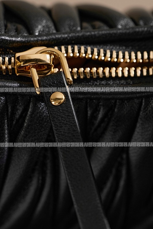 미우미우완더마테라세나파가죽호보백 20260317-122916-017루.jpg