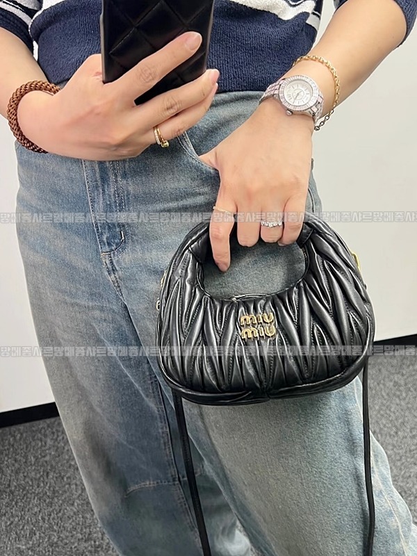 미우미우완더마테라세나파가죽호보백 20260317-123448-025루.jpg