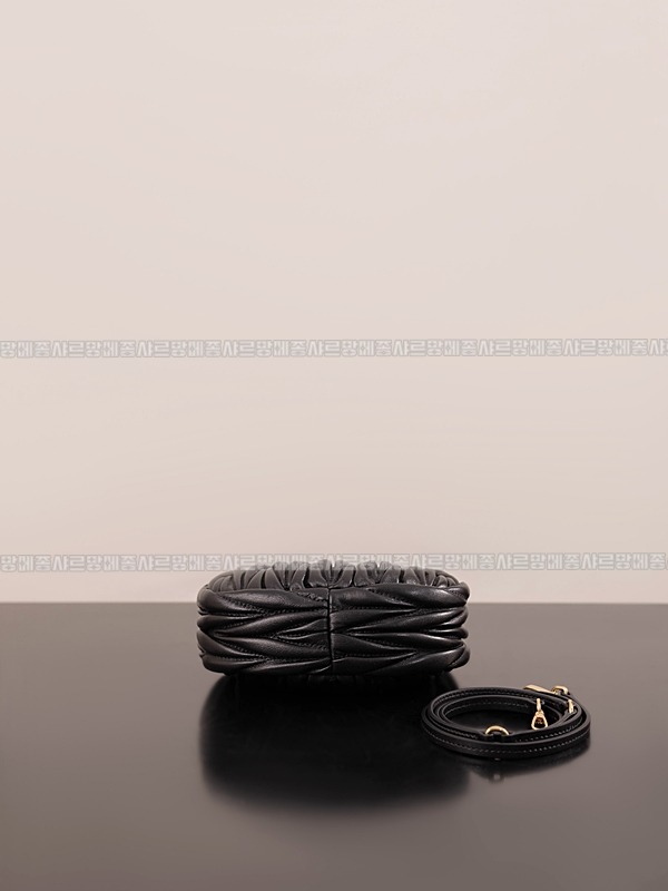 미우미우완더마테라세나파가죽호보백 20260317-123436-008루.jpg