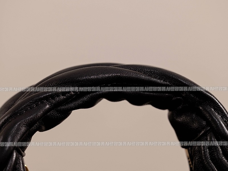 미우미우완더마테라세나파가죽호보백 20260317-123442-010루.jpg