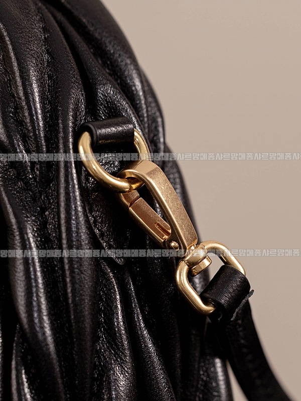 미우미우완더마테라세나파가죽호보백 20260317-123444-014루.jpg