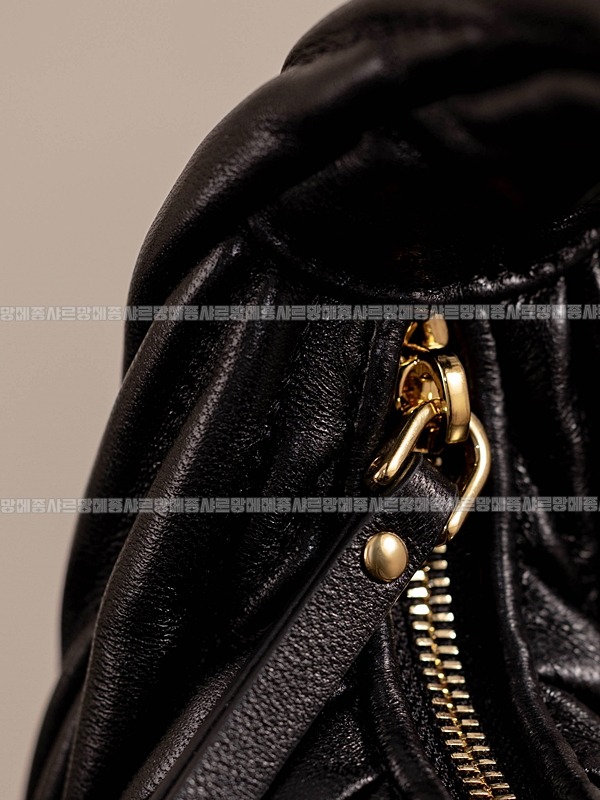 미우미우완더마테라세나파가죽호보백 20260317-123446-017루.jpg