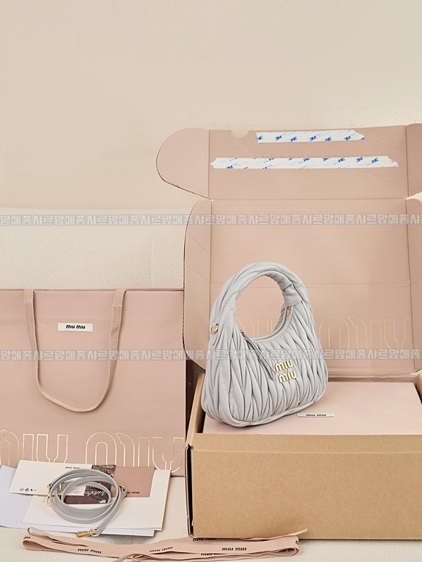 미우미우완더마테라세나파가죽호보백 20260317-123851-028루.jpg