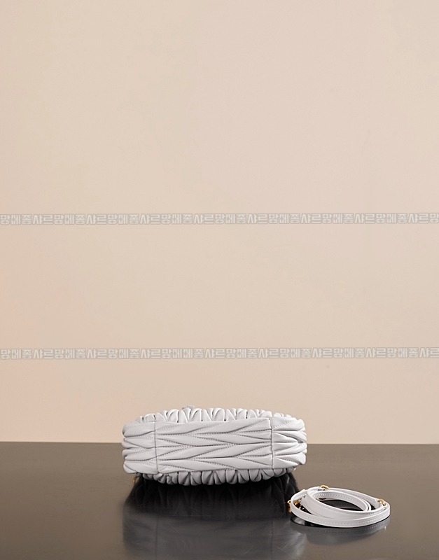 미우미우완더마테라세나파가죽호보백 20260317-123847-007루.jpg