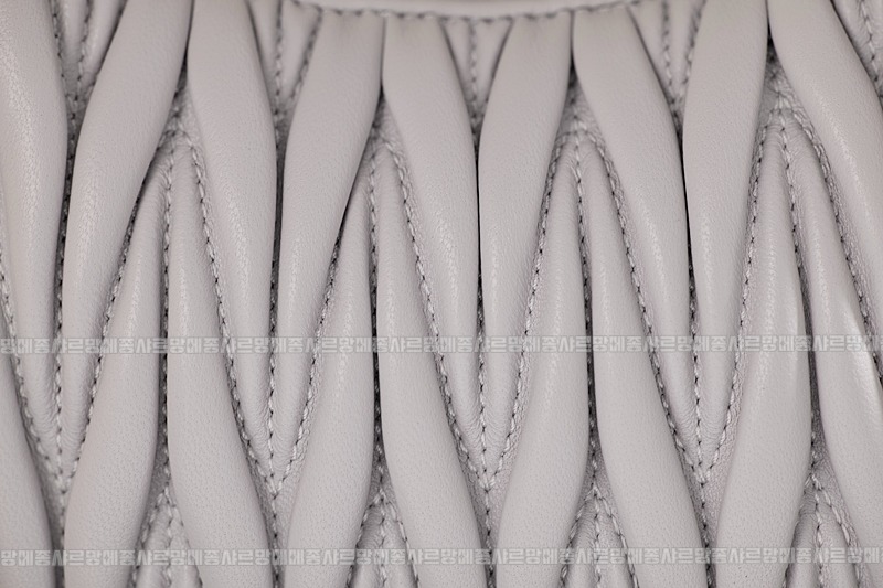 미우미우완더마테라세나파가죽호보백 20260317-123848-010루.jpg