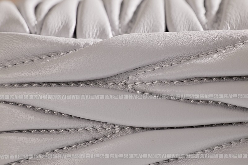 미우미우완더마테라세나파가죽호보백 20260317-123848-011루.jpg