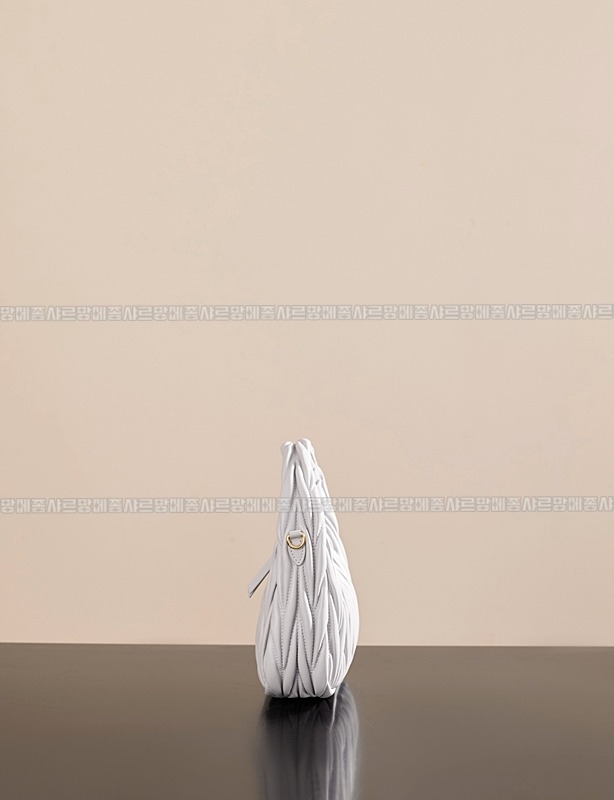 미우미우완더마테라세나파가죽호보백 20260317-123847-008루.jpg