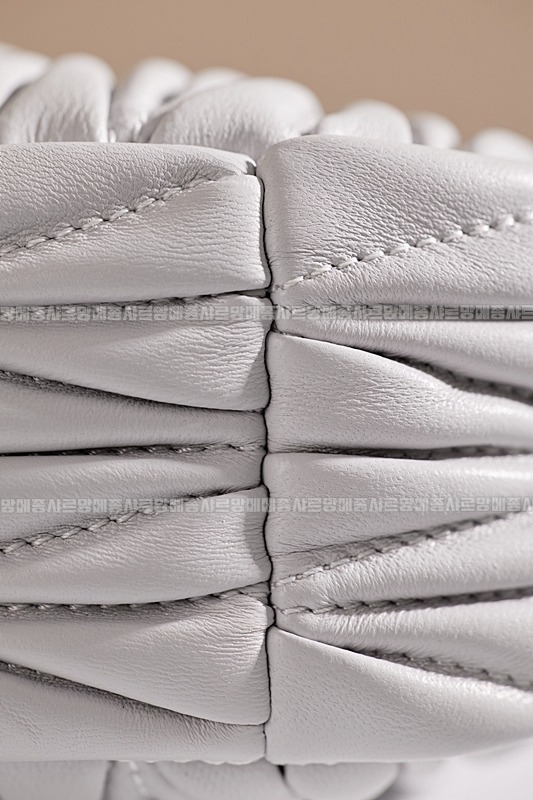 미우미우완더마테라세나파가죽호보백 20260317-123848-012루.jpg