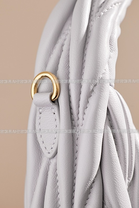 미우미우완더마테라세나파가죽호보백 20260317-123849-015루.jpg