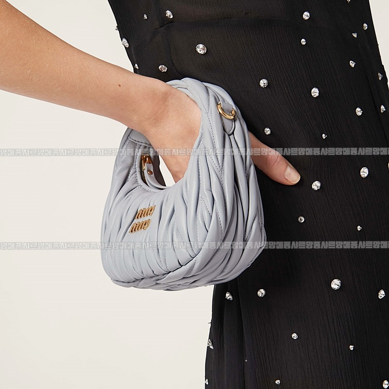 미우미우완더마테라세나파가죽호보백 20260317-124144-027루.jpg