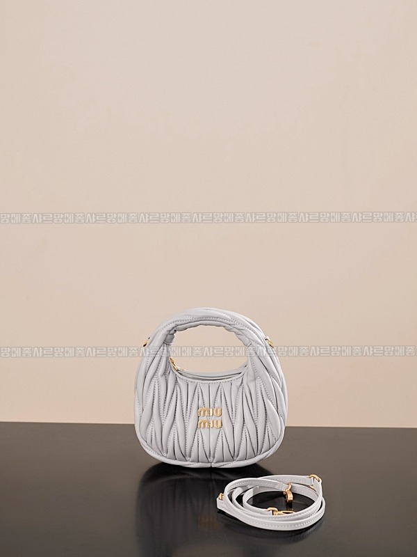 미우미우완더마테라세나파가죽호보백 20260317-124138-001루.jpg