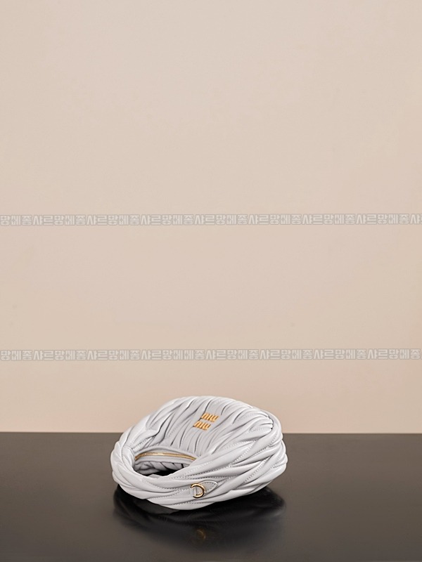 미우미우완더마테라세나파가죽호보백 20260317-124139-007루.jpg