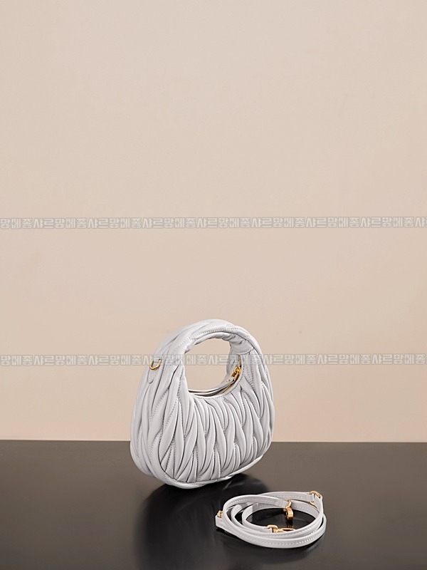 미우미우완더마테라세나파가죽호보백 20260317-124139-009루.jpg