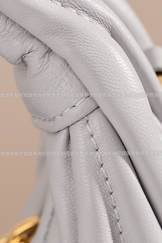 미우미우완더마테라세나파가죽호보백 20260317-124140-015루.jpg