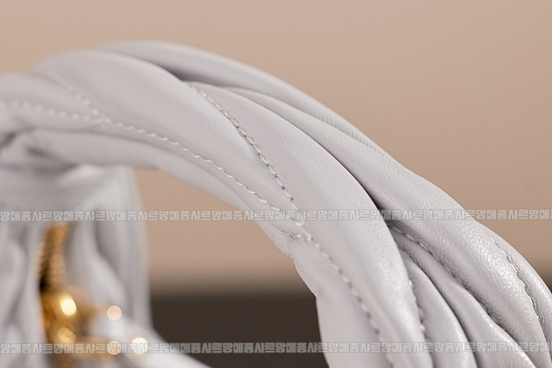 미우미우완더마테라세나파가죽호보백 20260317-124140-013루.jpg