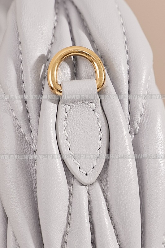 미우미우완더마테라세나파가죽호보백 20260317-124141-017루.jpg