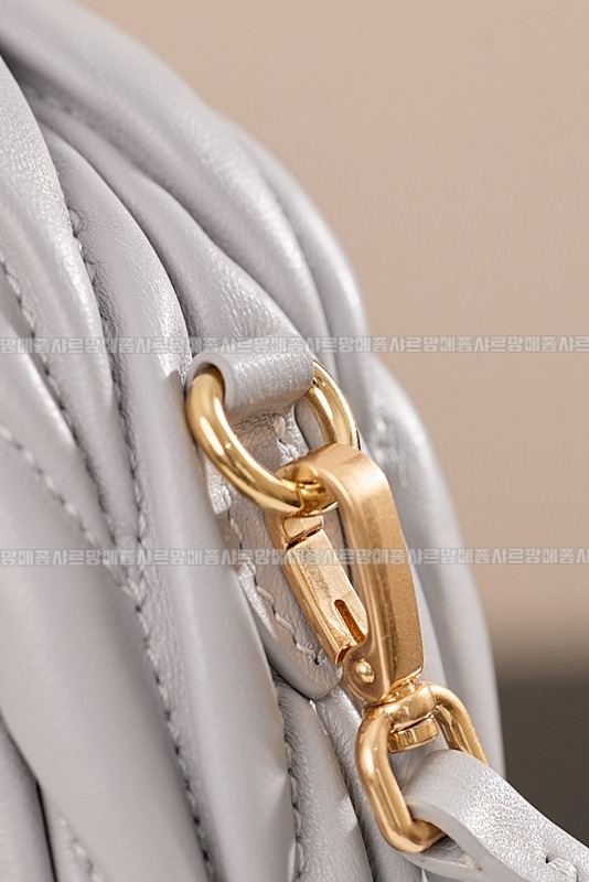 미우미우완더마테라세나파가죽호보백 20260317-124141-016루.jpg