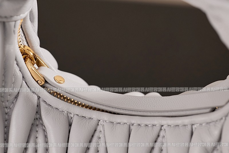 미우미우완더마테라세나파가죽호보백 20260317-124142-020루.jpg