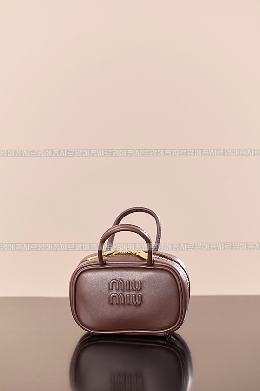 미우미우레더마이크로보백 20260317-130818-001루.jpg