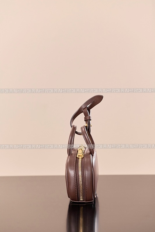 미우미우레더마이크로보백 20260317-130818-004루.jpg