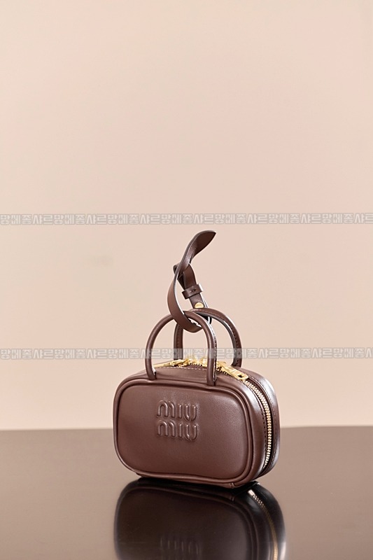 미우미우레더마이크로보백 20260317-130818-005루.jpg