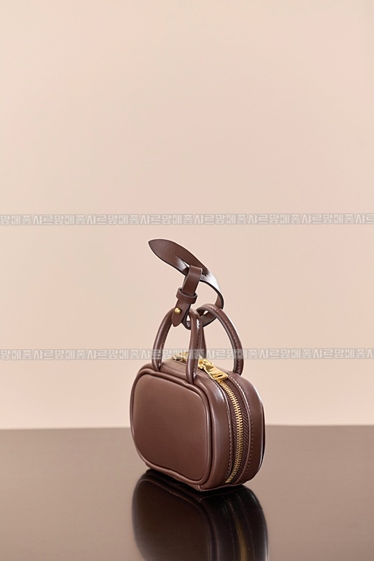 미우미우레더마이크로보백 20260317-130818-006루.jpg