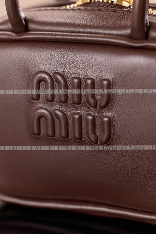 미우미우레더마이크로보백 20260317-130819-010루.jpg
