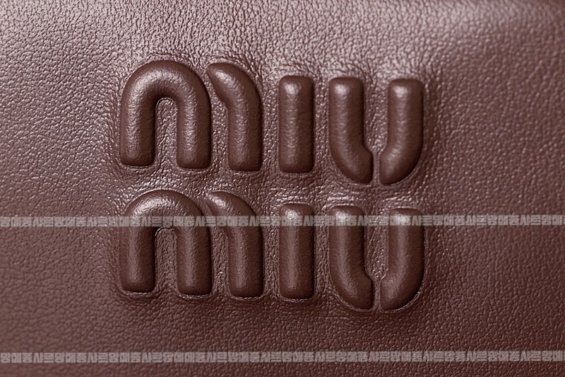 미우미우레더마이크로보백 20260317-130819-011루.jpg